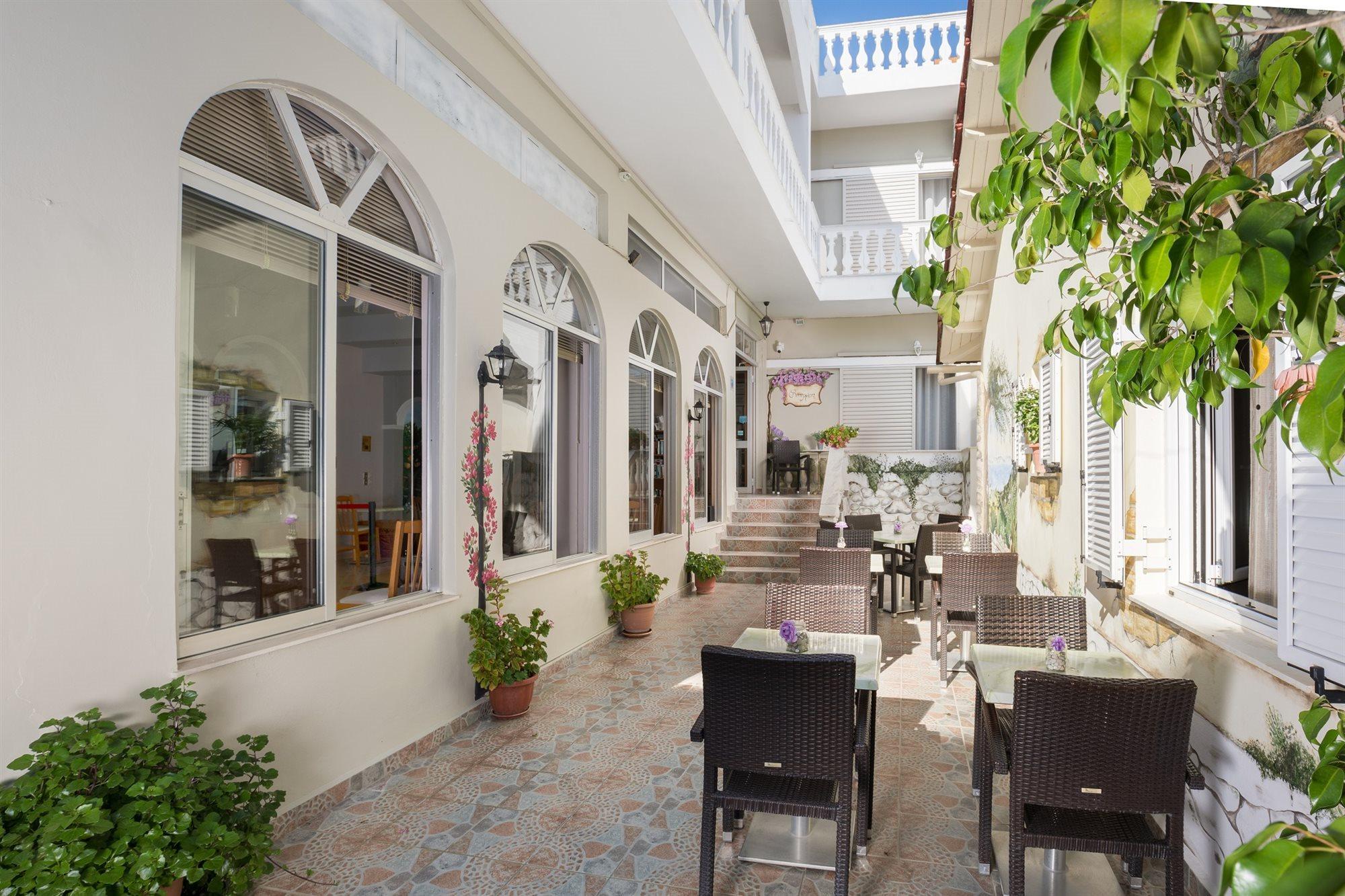 Bella Vista Beach Hotel And Studios Benitses  Bagian luar foto