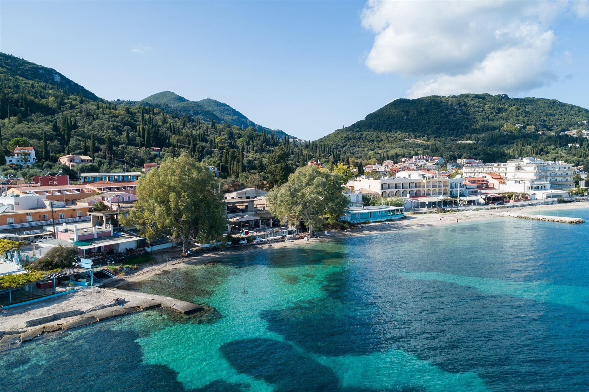 Bella Vista Beach Hotel And Studios Benitses  Bagian luar foto